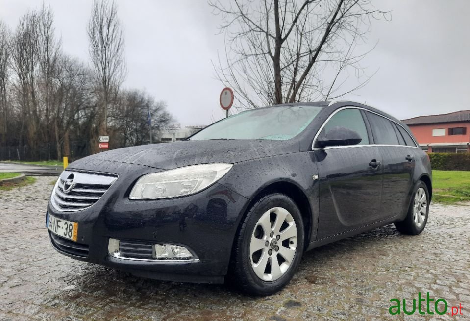 2012' Opel Insignia Sports Tourer photo #2