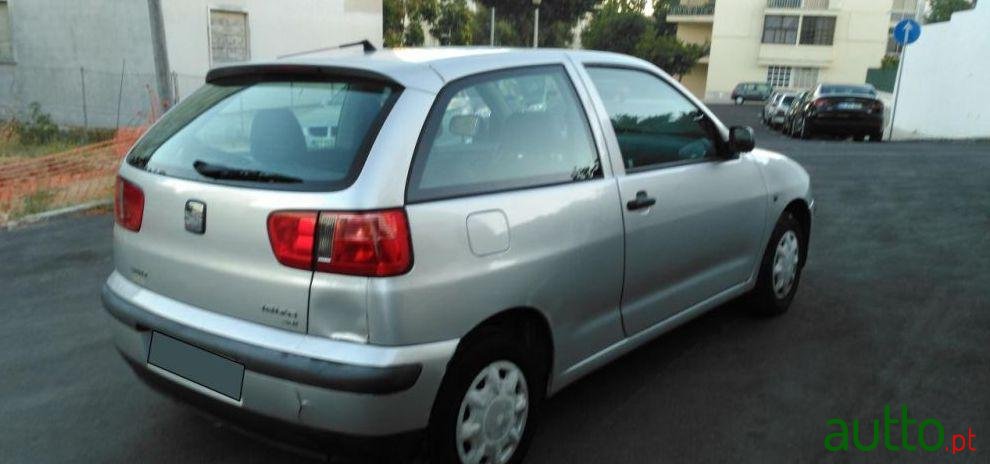 2001' SEAT Ibiza photo #1