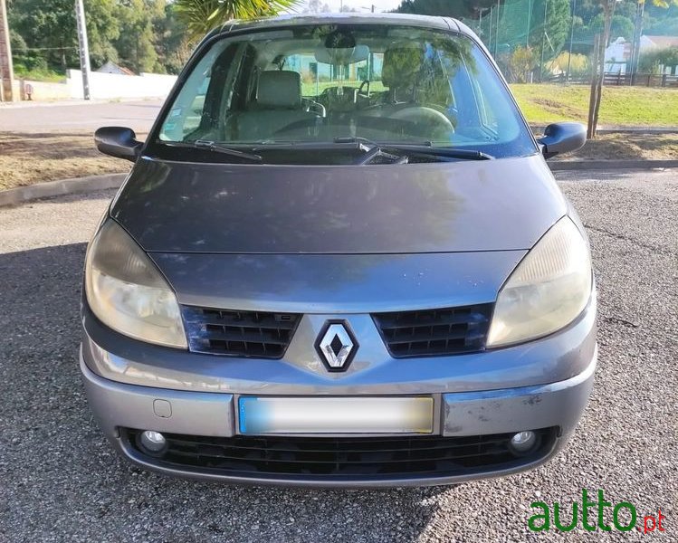 2005' Renault Grand Scenic photo #2