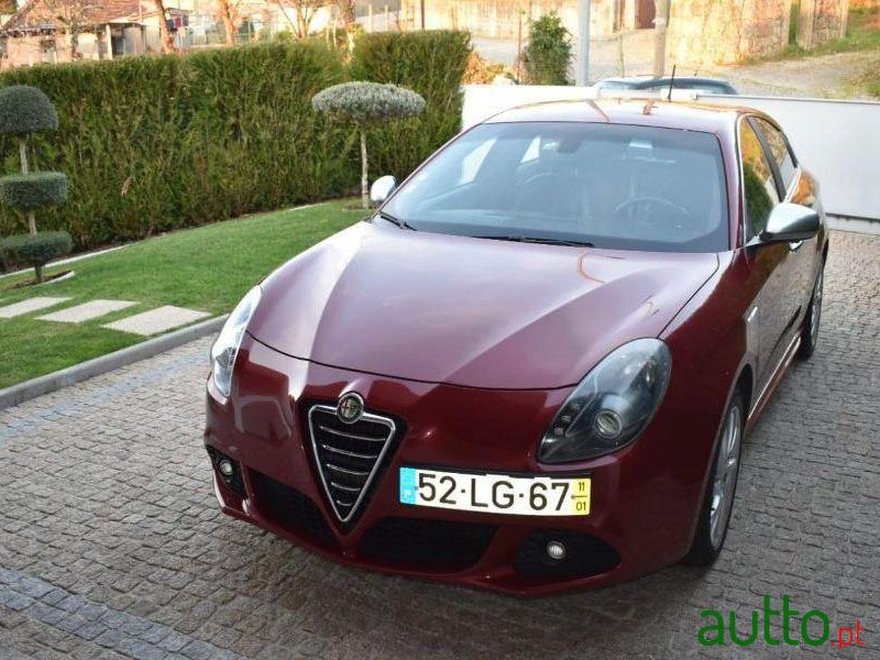 2011' Alfa Romeo Giulietta Distintive photo #2