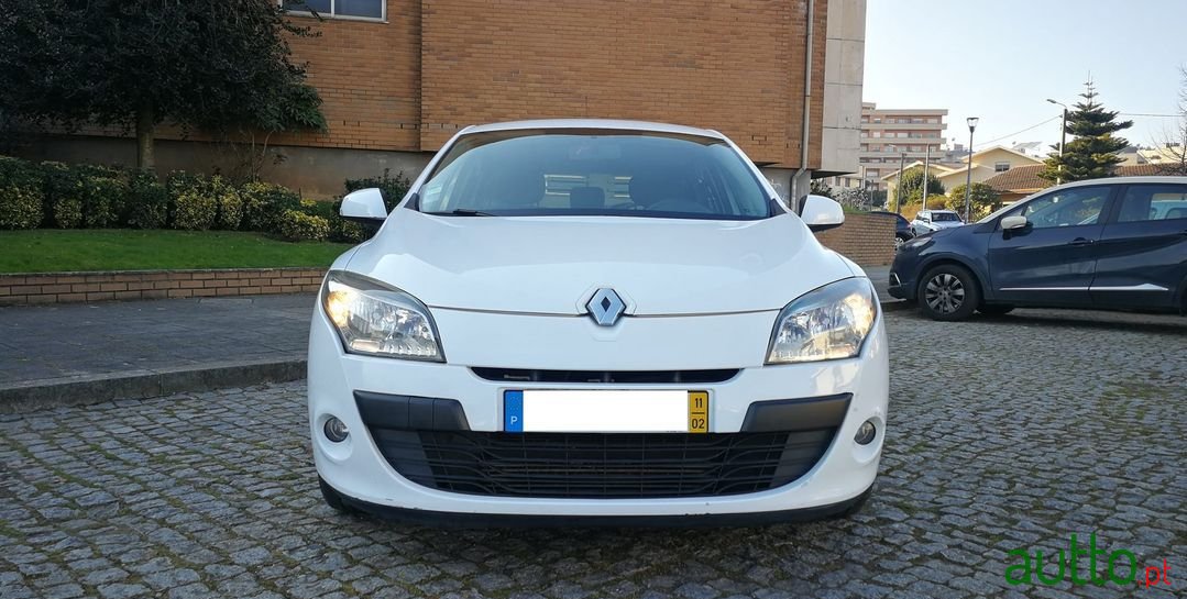2011' Renault Megane Sport Tourer photo #2