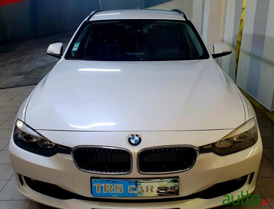 2013' BMW 318 photo #2