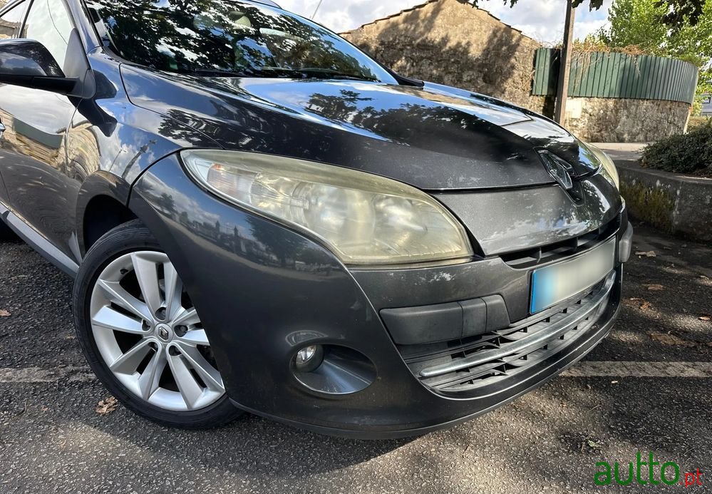 2010' Renault Mégane Sport Tourer photo #2
