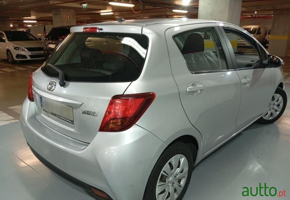 2014' Toyota Auris 1.4 D-4D Active photo #2