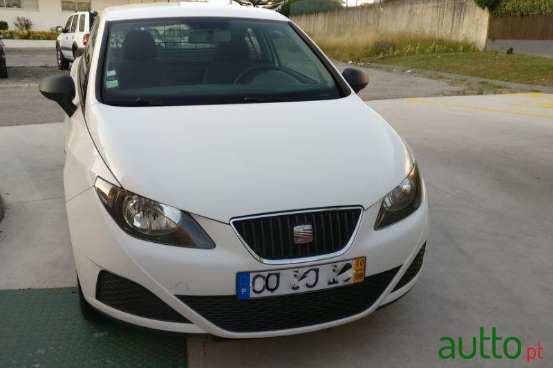 2010' SEAT Ibiza photo #2