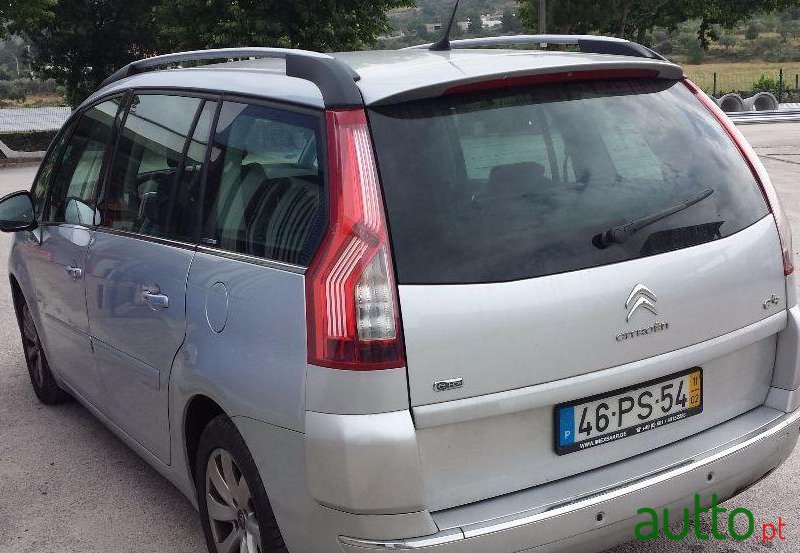 2011' Citroen C4-Picasso photo #2