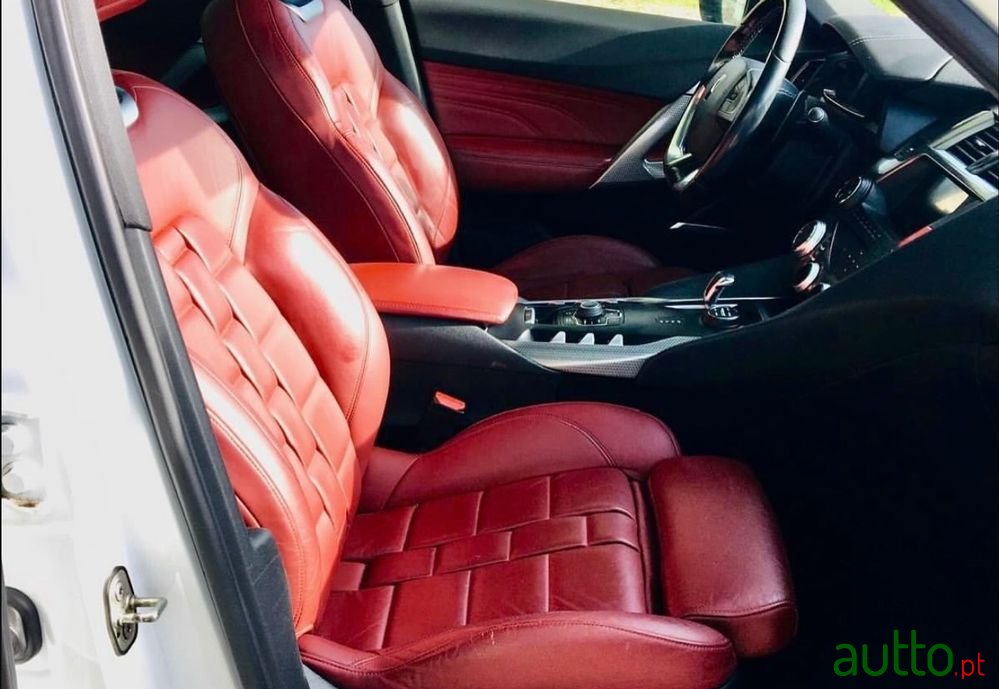 2013' Citroen DS5 photo #5