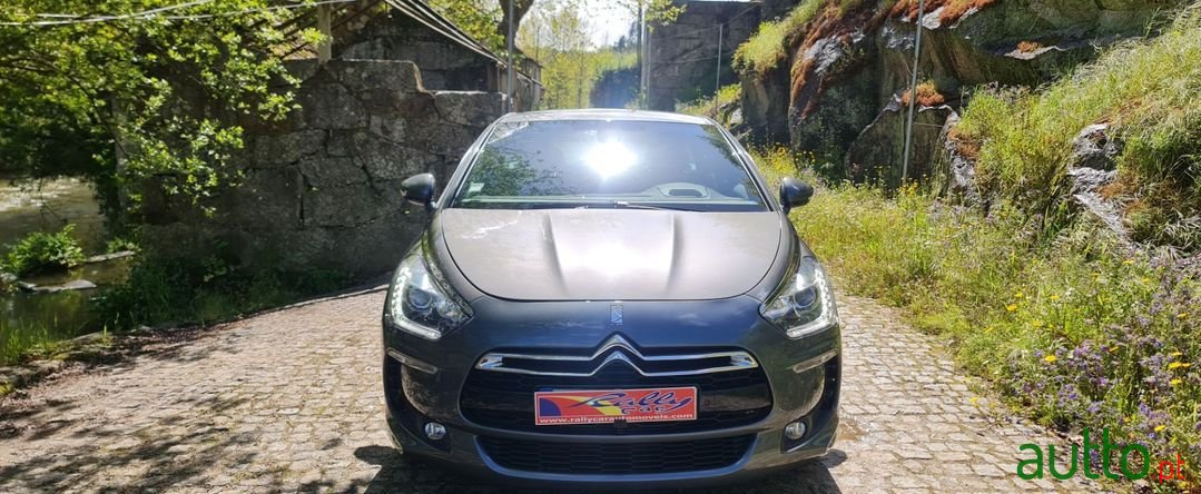 2011' Citroen DS5 photo #2