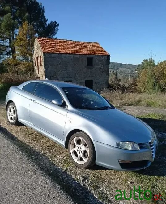2004' Alfa Romeo GT photo #1