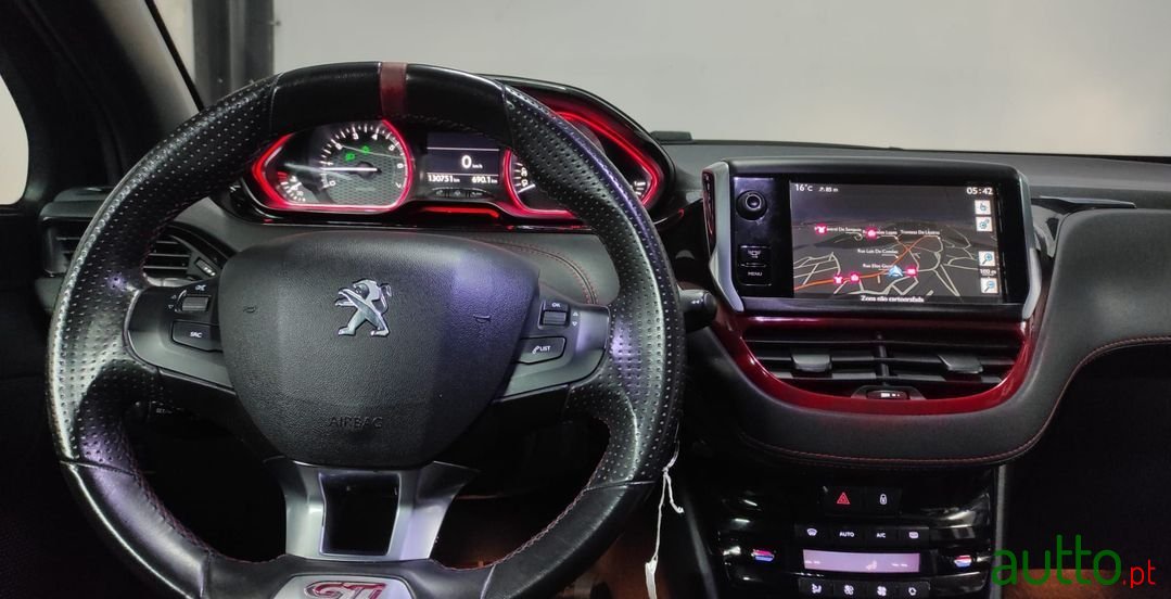 2014' Peugeot 208 photo #5