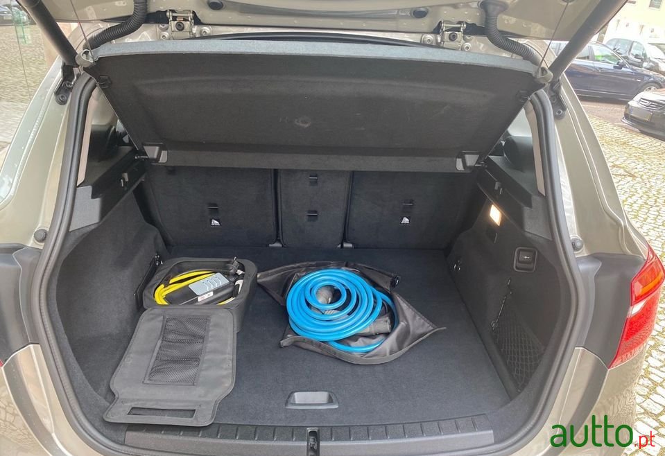 2016' BMW 225Xe Active Tourer photo #6