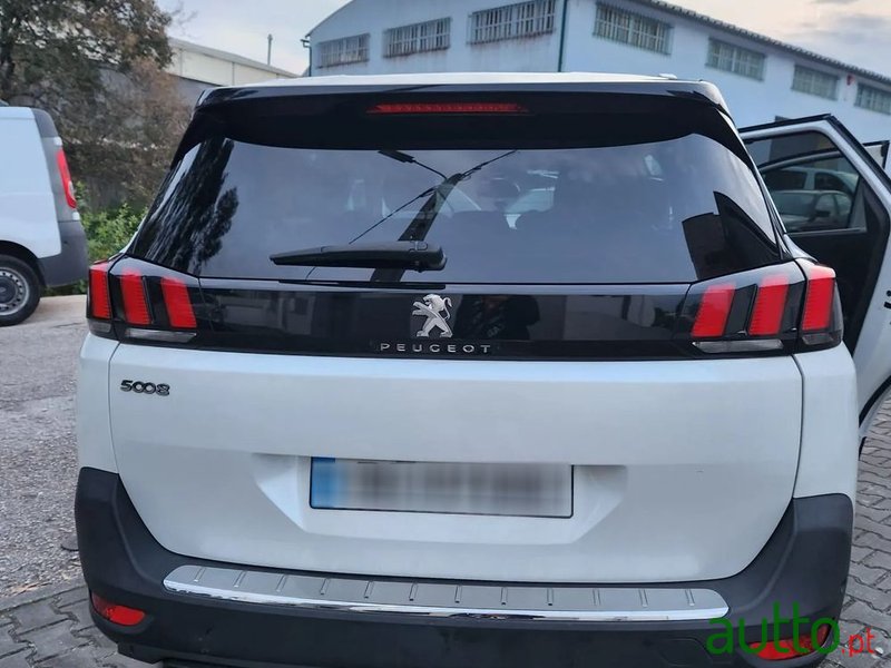 2020' Peugeot 5008 photo #2