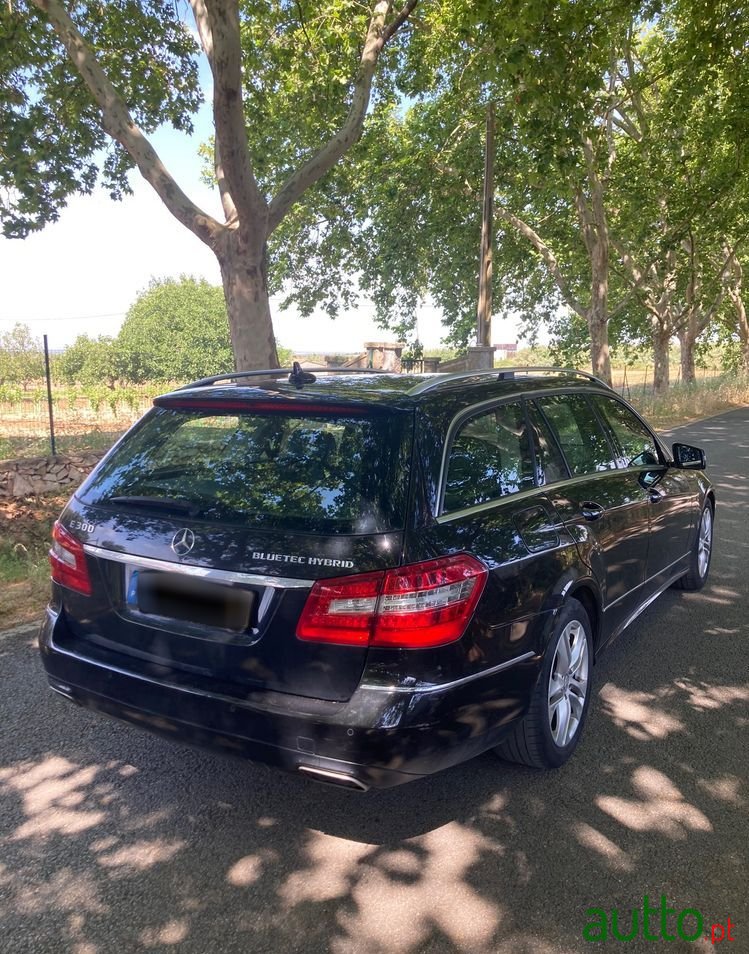 2012' Mercedes-Benz E 300 photo #3