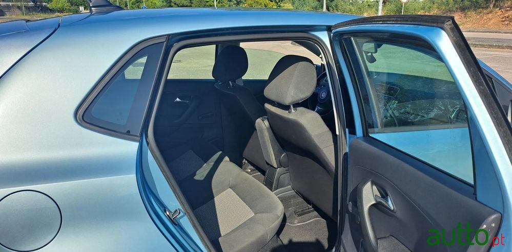 2010' Volkswagen Polo photo #5