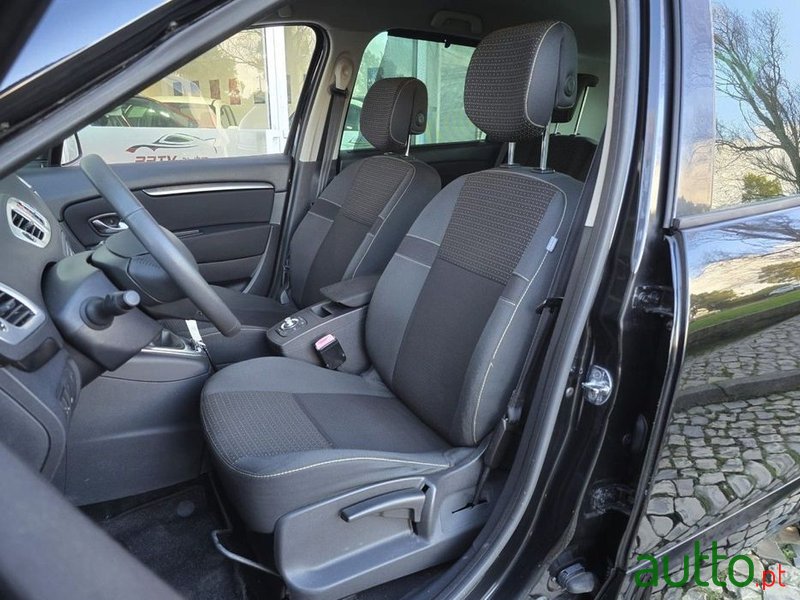 2010' Renault Scenic photo #6