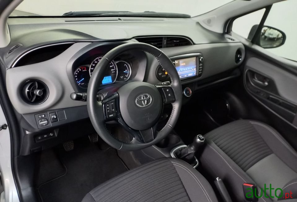 2019' Toyota Yaris photo #5