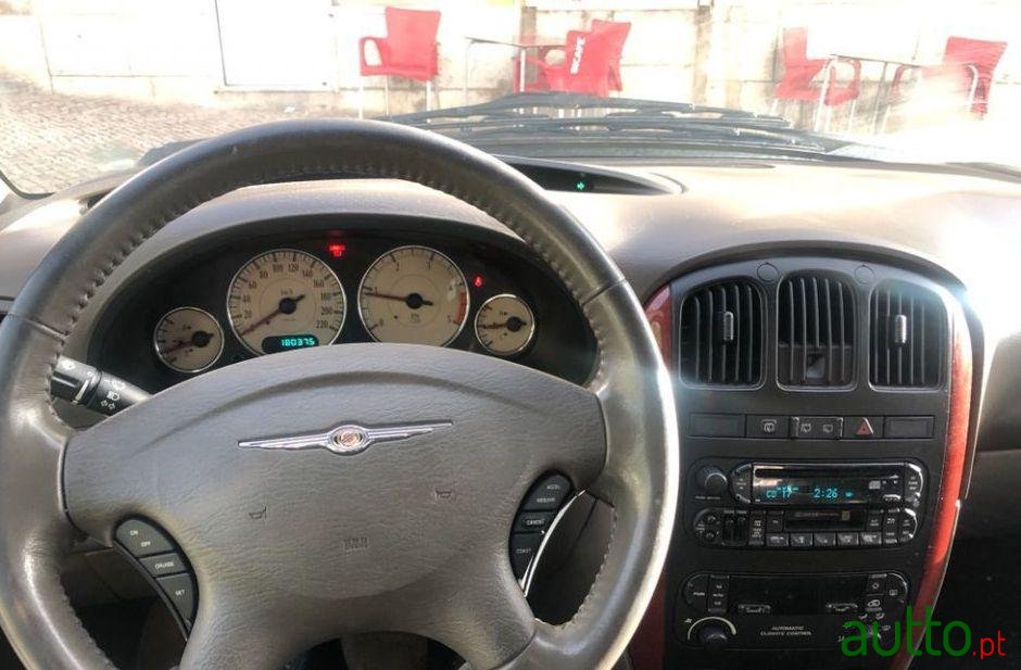 2007' Chrysler Voyager 2.8 Crd photo #4