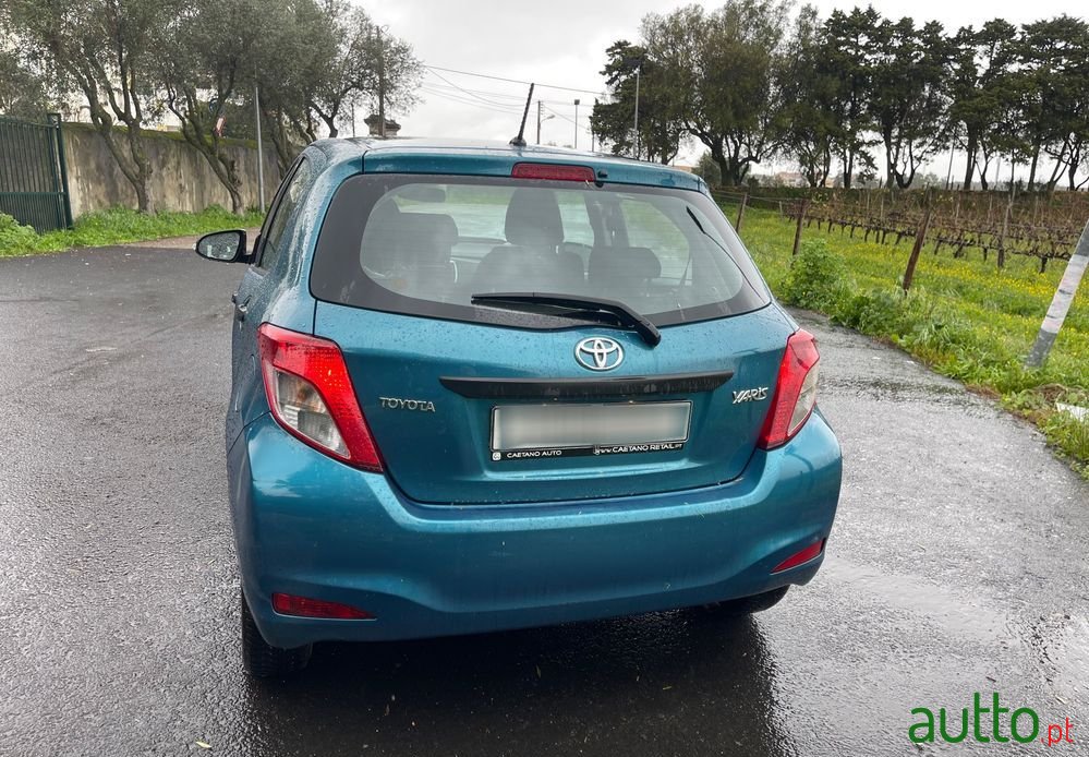 2013' Toyota Yaris photo #3