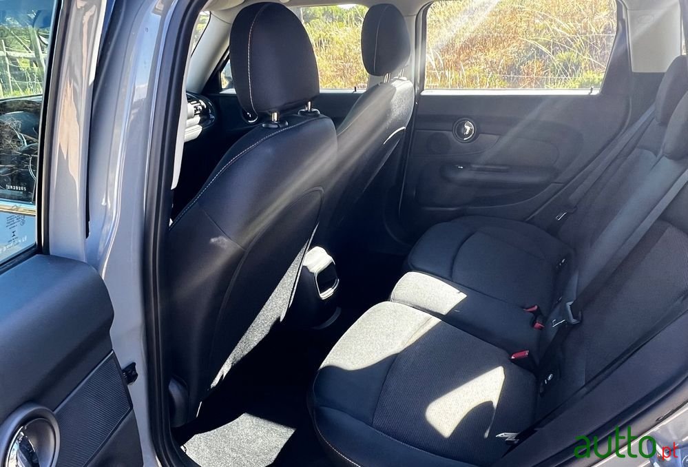 2020' MINI Clubman One D photo #4