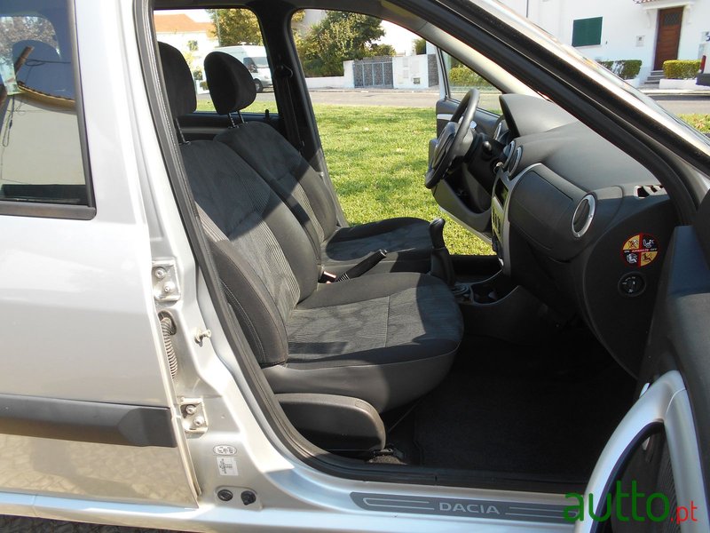 2010' Dacia Logan 1.5 DCI 7 Seater photo #2