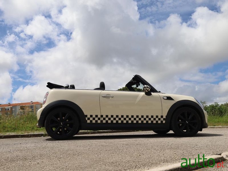 2011' MINI One D 3 Portas photo #6
