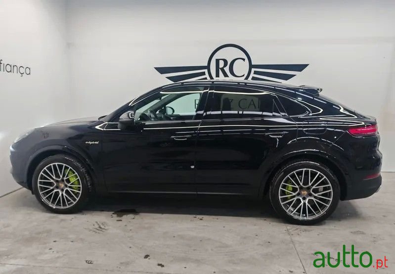 2022' Porsche Cayenne Coupé E-Hybrid photo #4