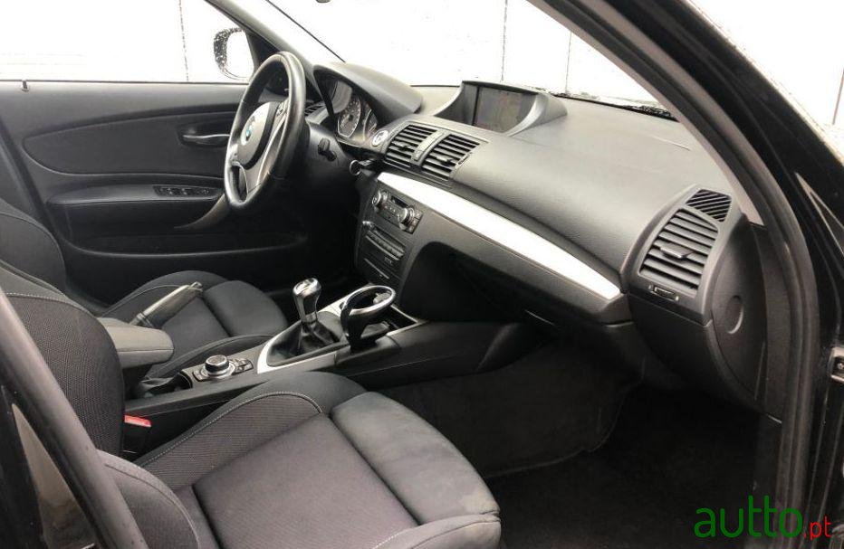 2011' BMW 120 photo #2