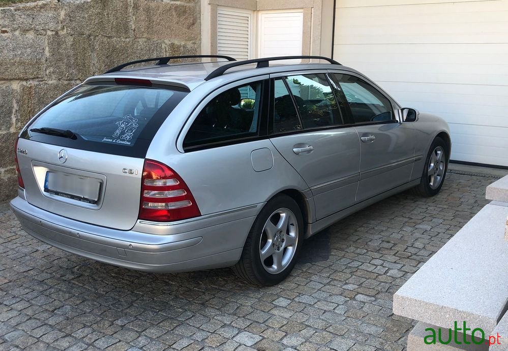 2004' Mercedes-Benz C 220 photo #4