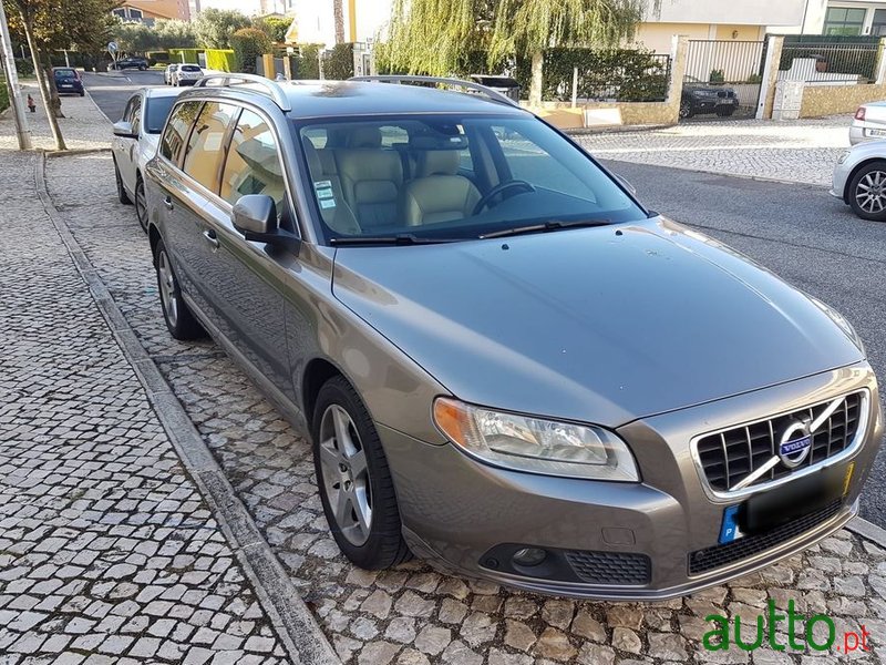 2009' Volvo V70 2.0 D Momentum photo #2