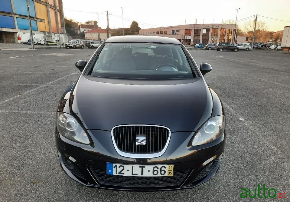 2011' SEAT Leon photo #2