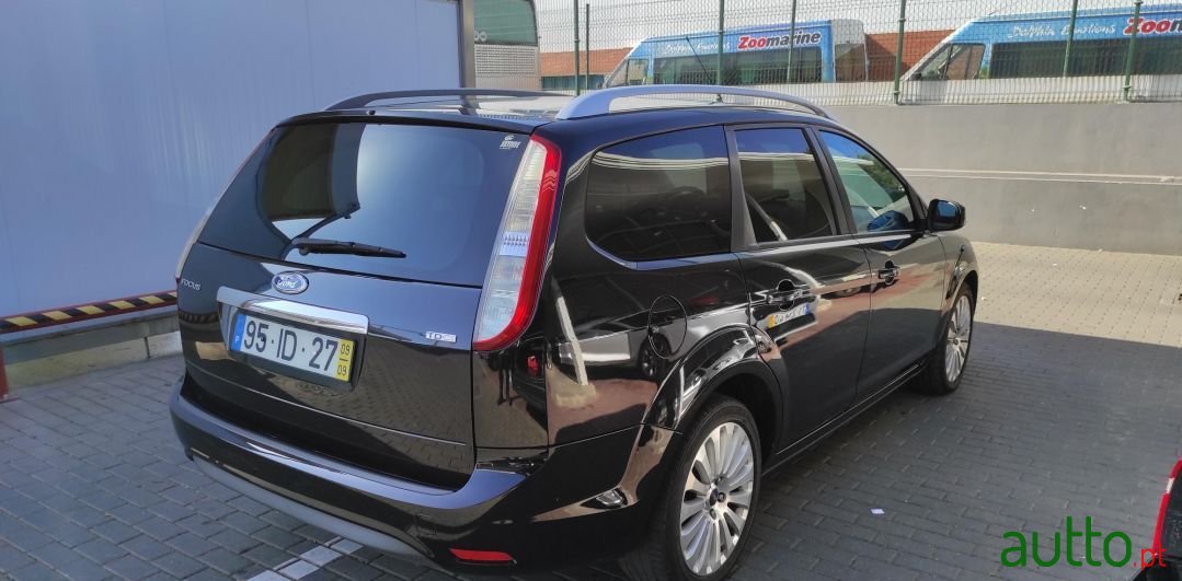 2009' Ford Focus Sw photo #3