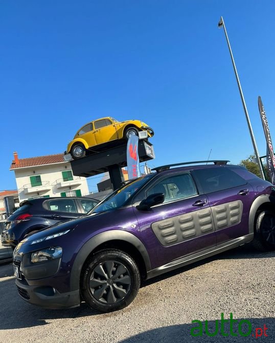 2017' Citroen C4 Cactus photo #2