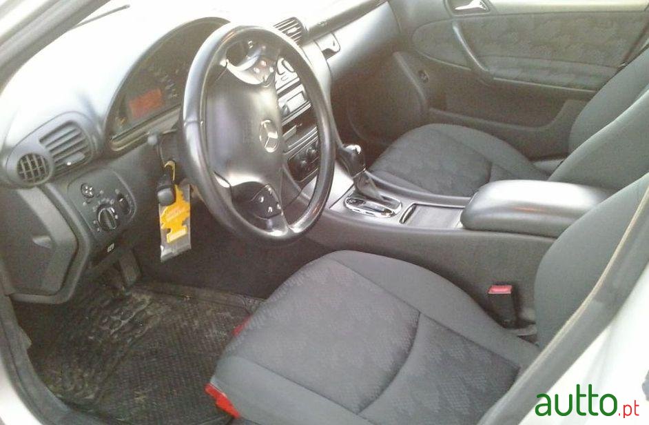 2002' Mercedes-Benz C-220 Cdi Avantgarde photo #2