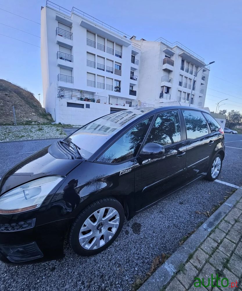 2010' Citroen C4 Picasso photo #2