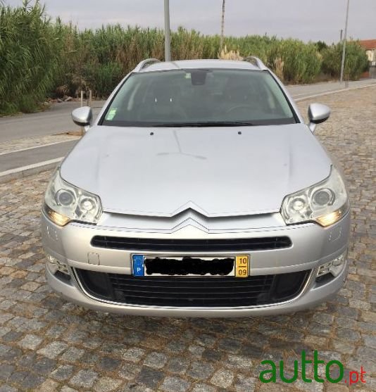 2010' Citroen C5 Tourer photo #1