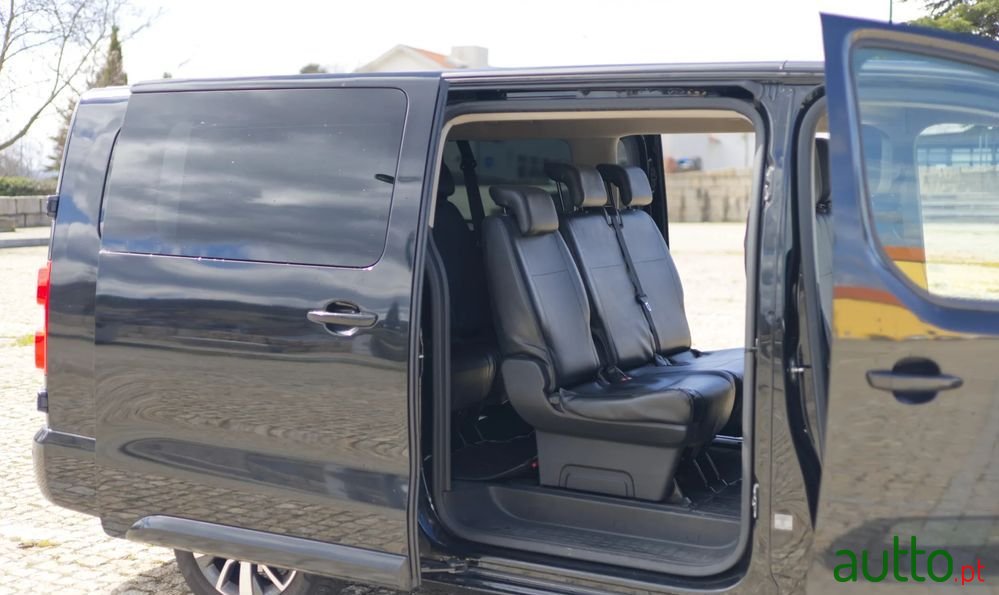 2020' Toyota ProAce Verso photo #4