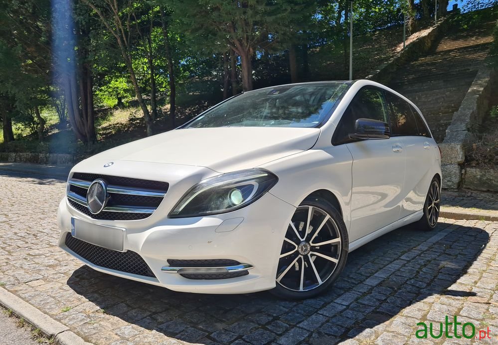 2013' Mercedes-Benz B 200 photo #1