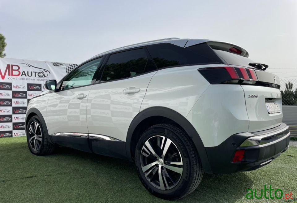 2019' Peugeot 3008 photo #3