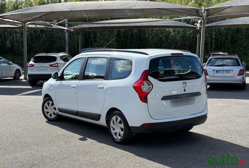 2013' Dacia Lodgy photo #4