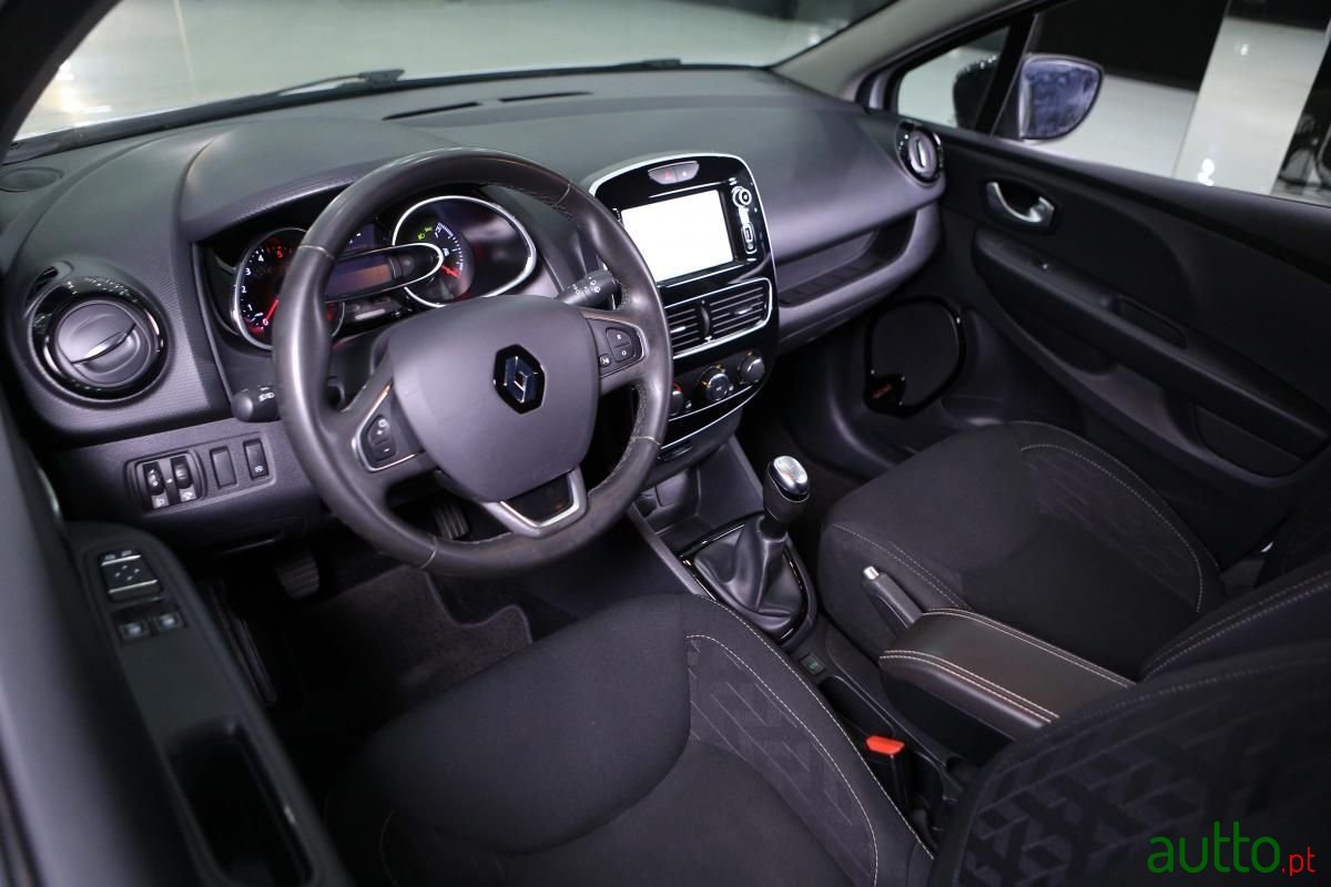 2019' Renault Clio Sport Tourer photo #6