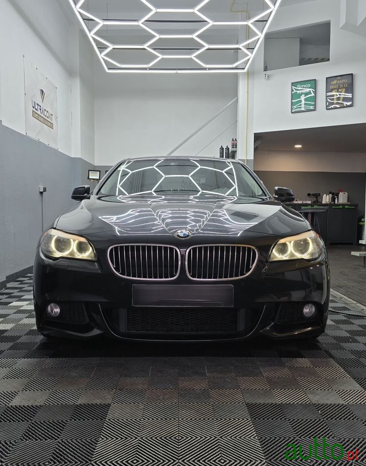 2010' BMW Série 5 D Pack M photo #1