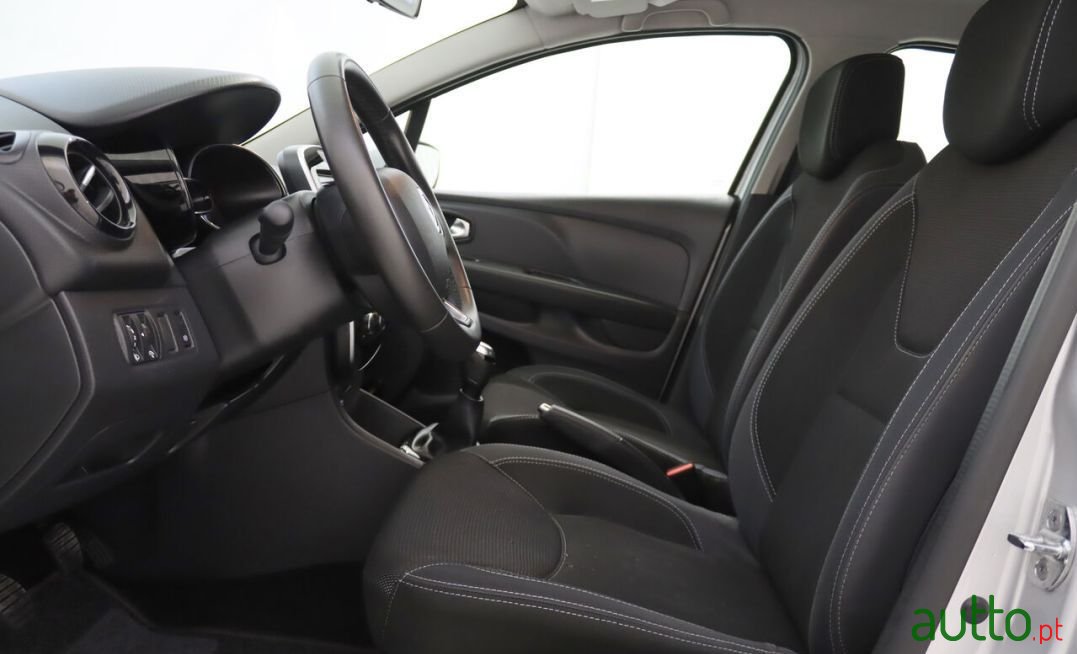 2019' Renault Clio photo #4