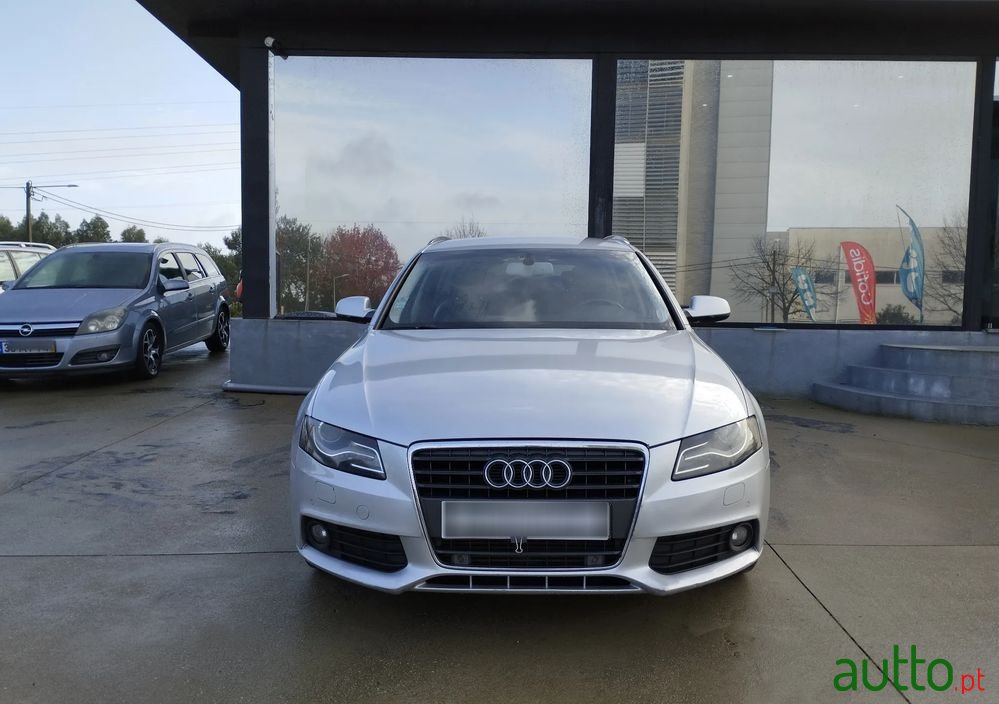 2010' Audi A4 Avant photo #2