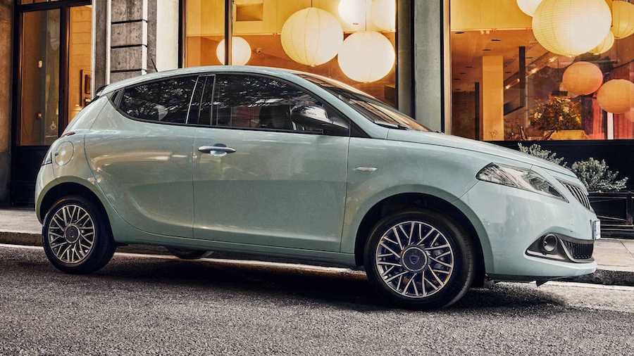 Updated Lancia Ypsilon Debuts In New Dew Green Color