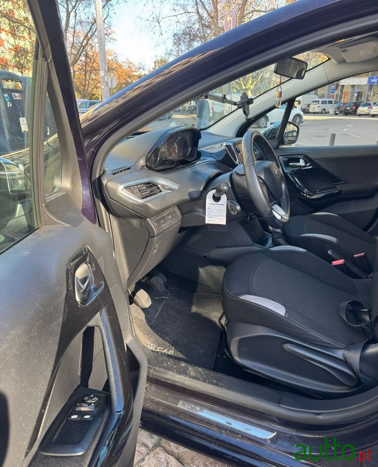 2015' Peugeot 208 1.2 Vti Active photo #4