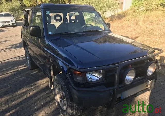 1999' Mitsubishi Pajero photo #2