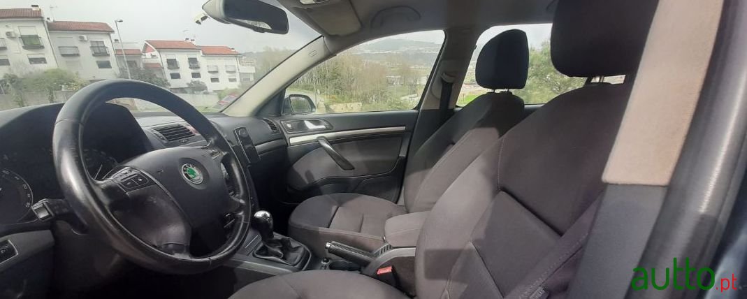 2005' Skoda Octavia Sport photo #3