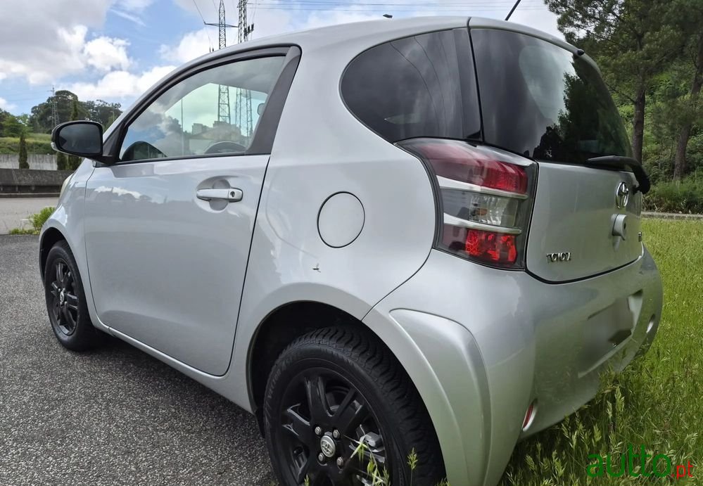 2011' Toyota iQ photo #3