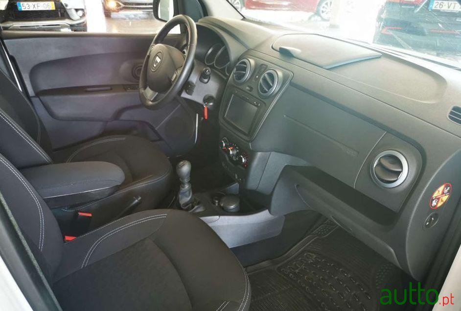 2012' Dacia Lodgy photo #2