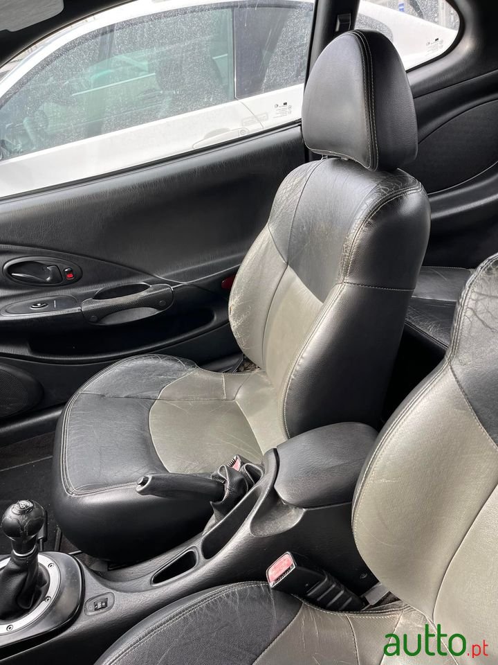 2001' Hyundai Coupe photo #5